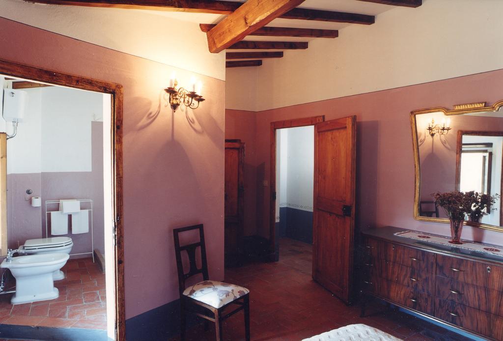 Antica Casa "Le Rondini" Bed and Breakfast Borgo a Buggiano Værelse billede