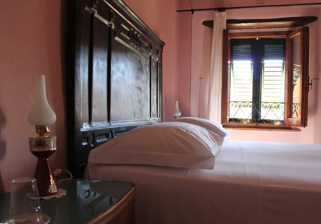 Antica Casa "Le Rondini" Bed and Breakfast Borgo a Buggiano Eksteriør billede
