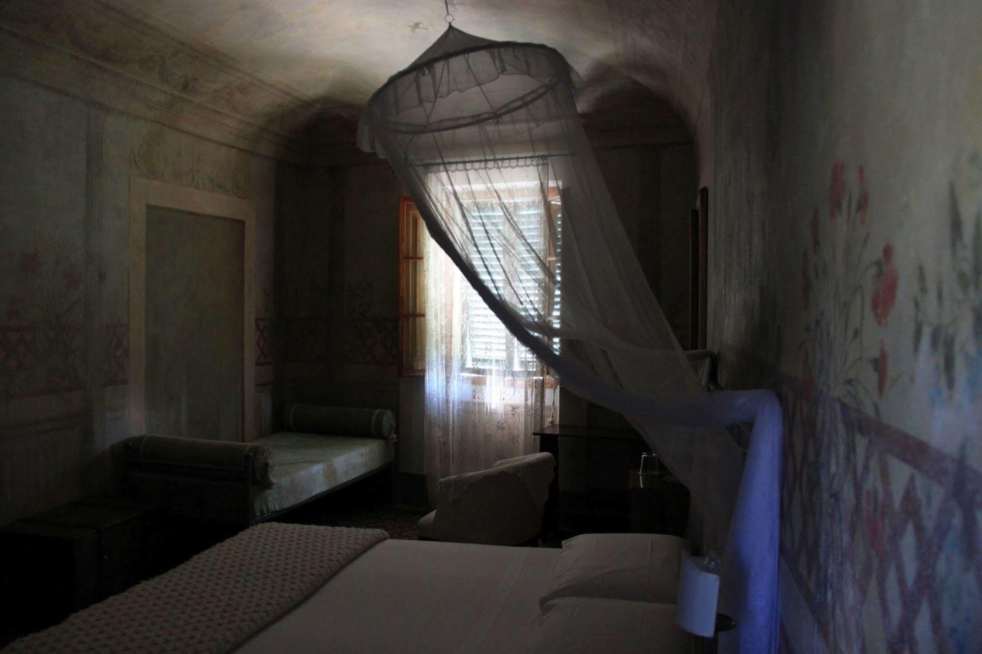 Antica Casa "Le Rondini" Bed and Breakfast Borgo a Buggiano Eksteriør billede